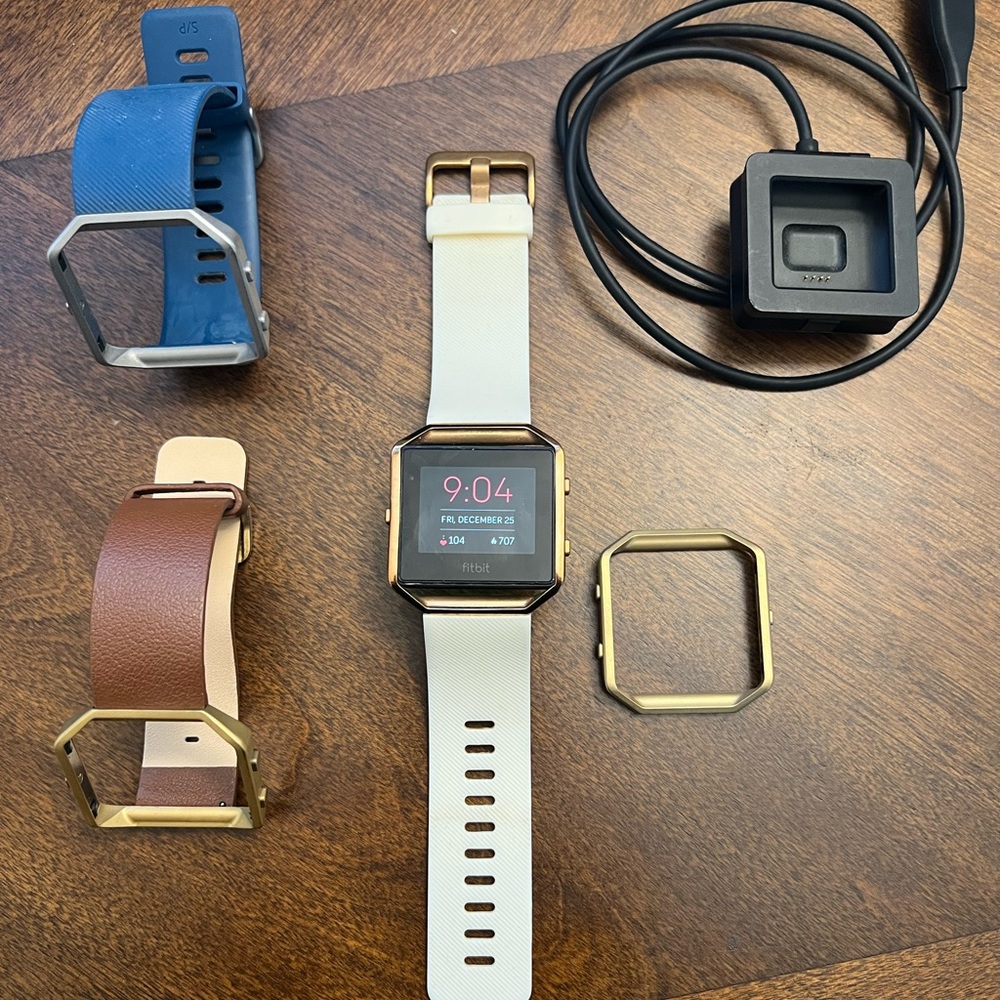 Fitbit Blaze in working condition w/ charger and accessories